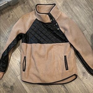 Abercrombie & Fitch Tan and Black Quilted Sweatshirt